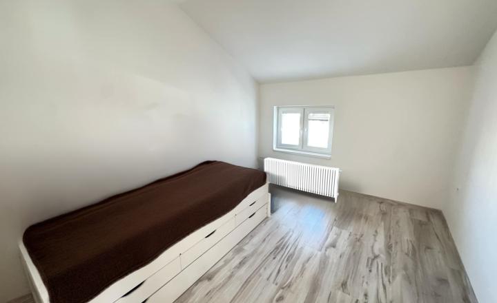 Exkluzívne! Predám rodinný dom v Nových Zámkoch - fotografia 12