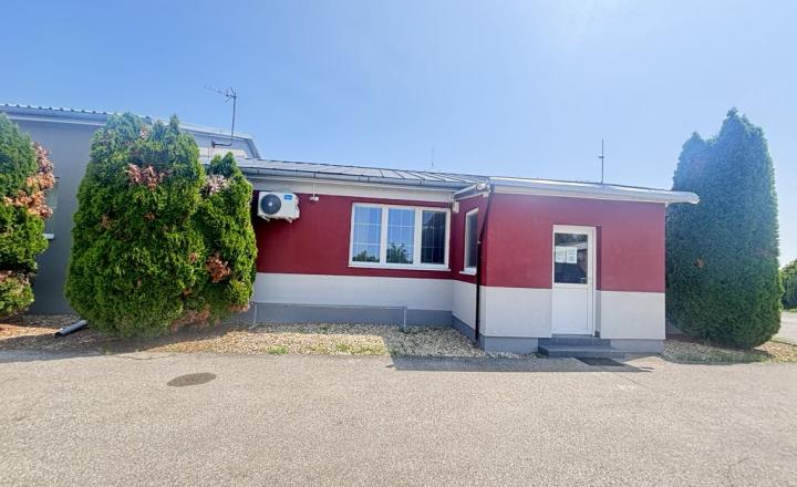 Predám priemyselný areál s 2 výrobnými halami v obci Zemné - fotografia 2