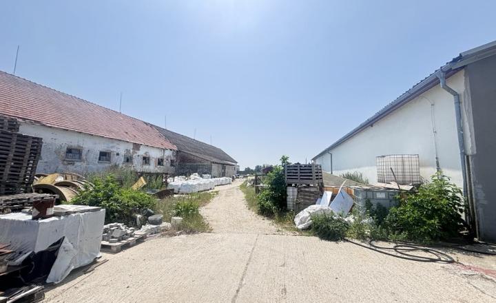 Predám priemyselný areál s 2 výrobnými halami v obci Zemné - fotografia 8
