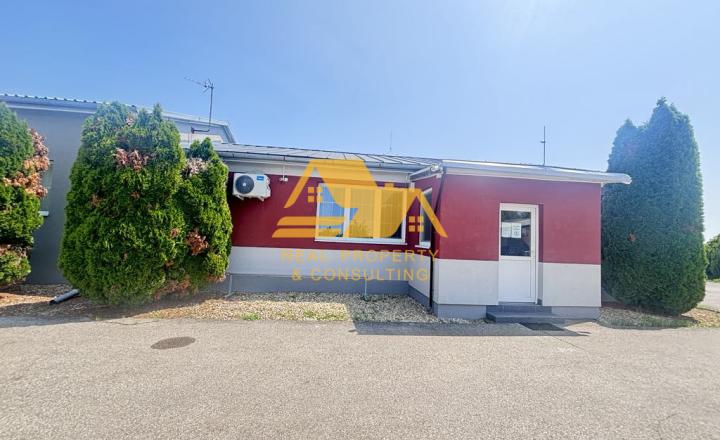 Prenajmem priemyselný areál s 2 výrobnými halami v obci Zemné - fotografia 1