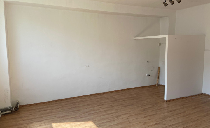 Prenajmem obchodné priestory v Nových Zámkoch - fotografia 1