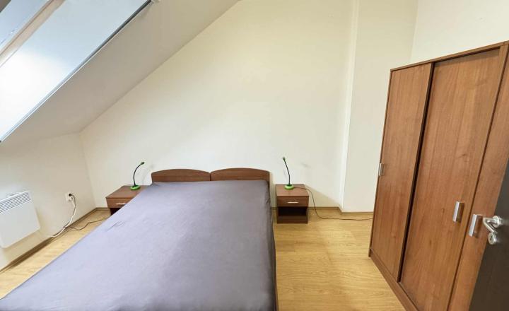 Predám veľký apartmán neďaleko kúpaliska v obci Podhájska - fotografia 4