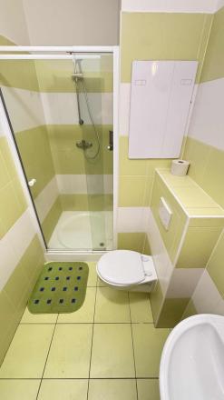 Predám veľký apartmán neďaleko kúpaliska v obci Podhájska - fotografia 6