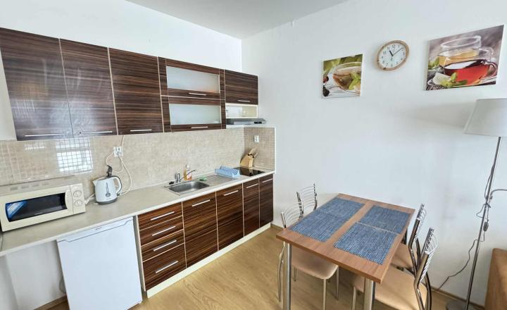Predám veľký apartmán neďaleko kúpaliska v obci Podhájska - fotografia 7