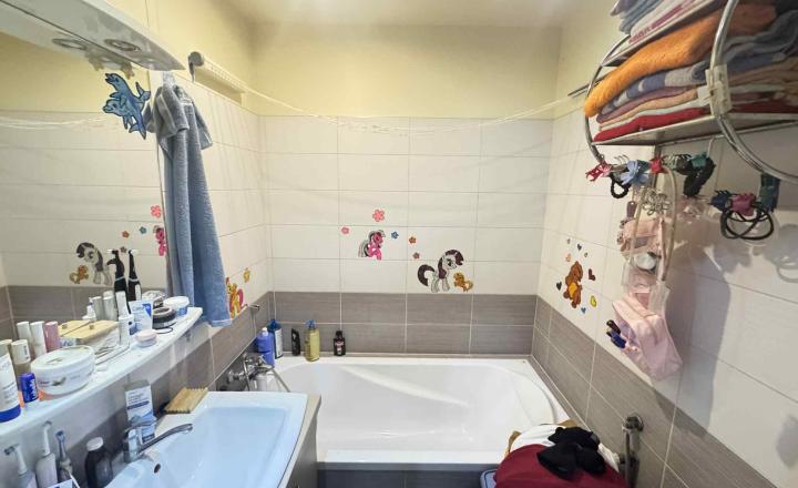 Predám 3 izbový byt s balkónom na sídlisku Juh v Nových Zámkoch - fotografia 4