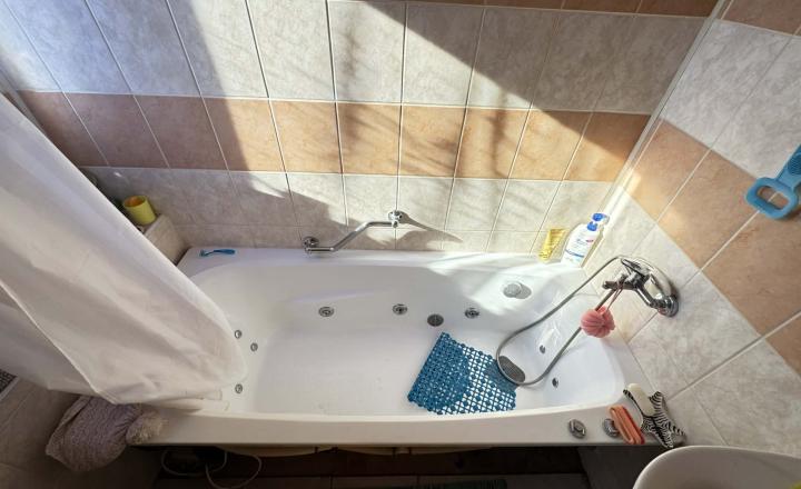 Predám rodinný dom s garážou v obci Tvrdošovce - fotografia 11