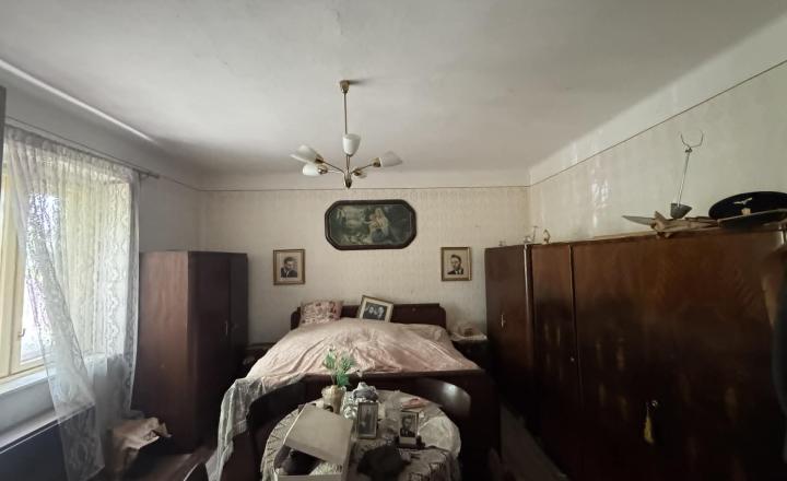 Predám pekný pozemok so starším domom v obci bánov - fotografia 5