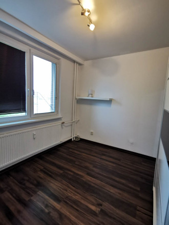 Prenajmem 2 izbový byt v Nových Zámkoch - fotografia 7