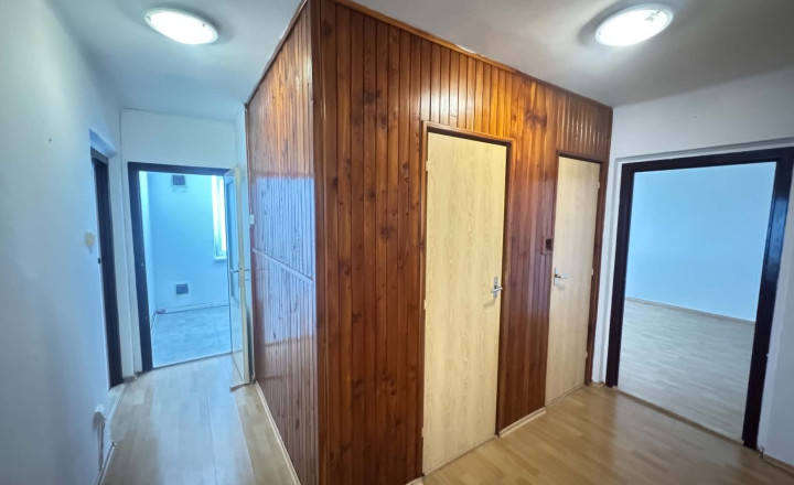 Exkluzívne! Predám 4 izbový byt na Mládežníckej ulici v Palárikove - fotografia 3