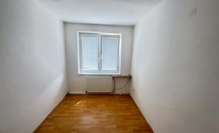 Exkluzívne! Predám 4 izbový byt na Mládežníckej ulici v Palárikove - fotografia 1