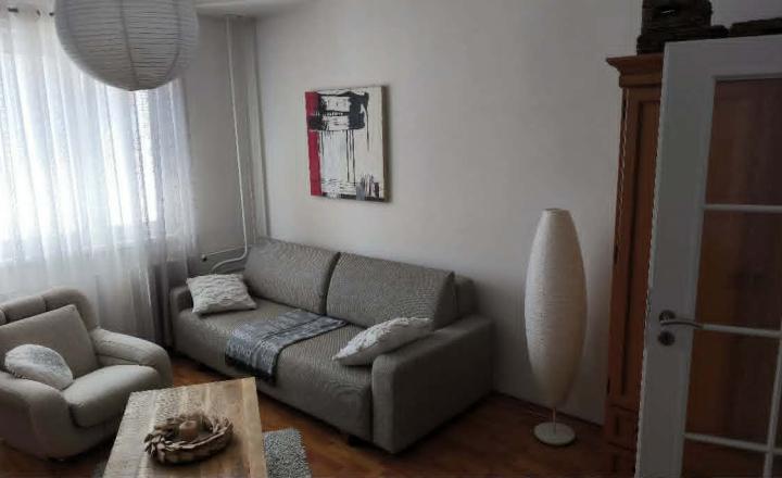 Predám prerobený 2 izbový byt s loggiou v Nových Zámkoch - fotografia 1