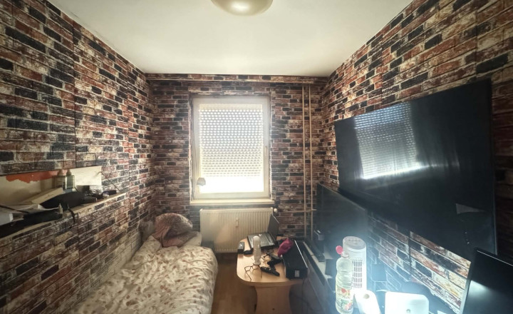 Predám 4 izbový byt neďaleko centra v Nových Zámkoch - fotografia 9