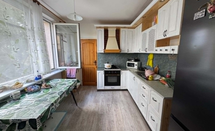 Exkluzívne!Predám 3 izbový byt s 2 balkónmi v Nových Zámkoch