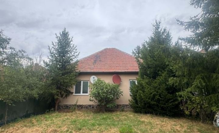 Predám rodinný dom s veľkým pozemkom v Malej Mani - fotografia 8
