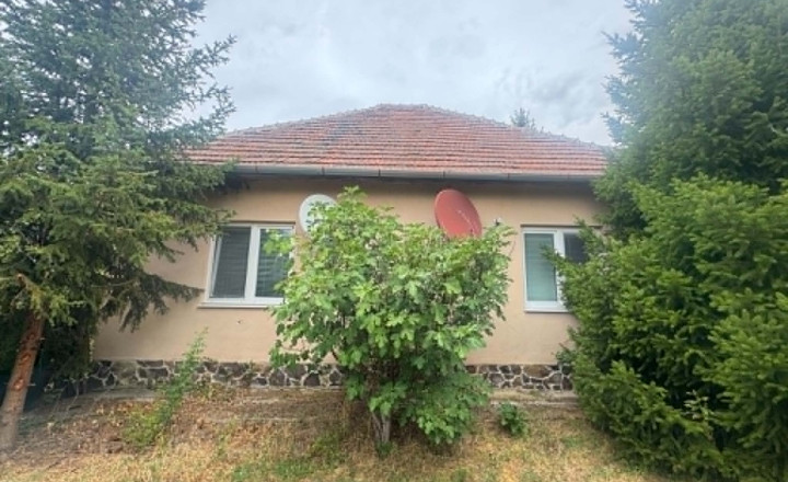 Predám rodinný dom s veľkým pozemkom v Malej Mani