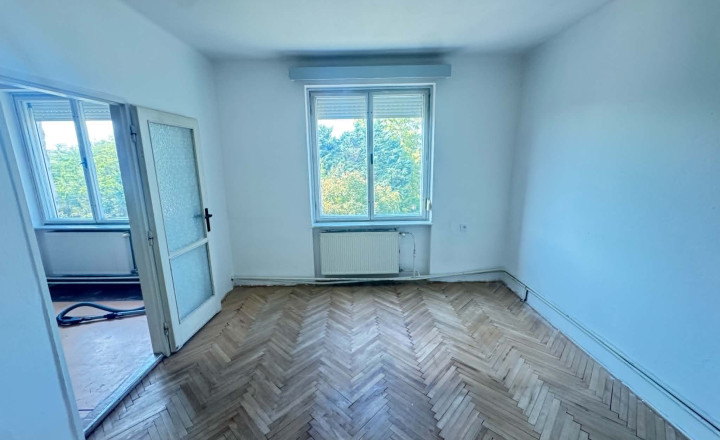 Predám 2 izbový byt s garážou v centre mesta Nové Zámky