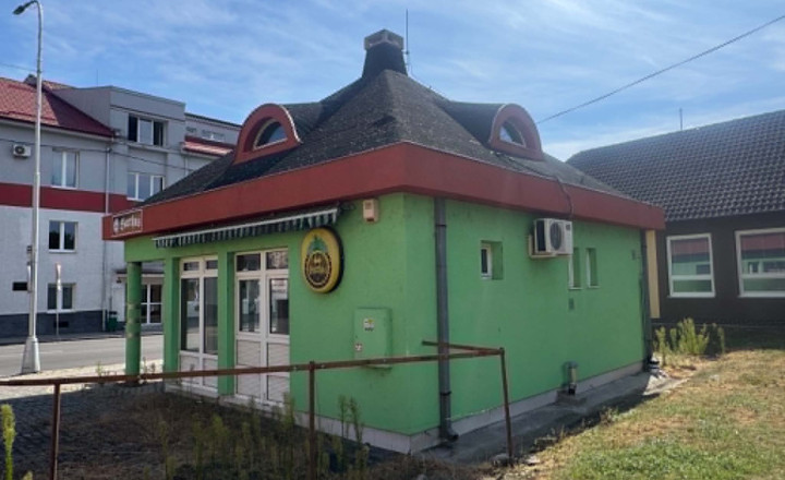 Predám budovu s obchodným duchom v centre Nových Zámkov