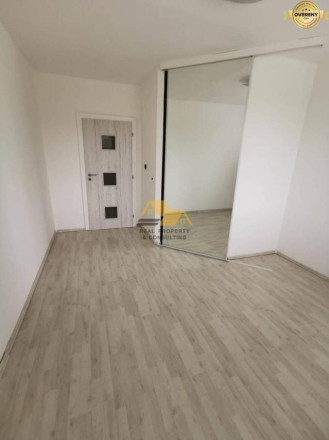 Prenajmem 2 izbový byt s balkónom v Nových Zámkoch - fotografia 5