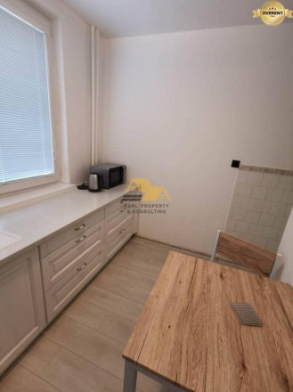 Prenajmem 2 izbový byt s balkónom v Nových Zámkoch - fotografia 1