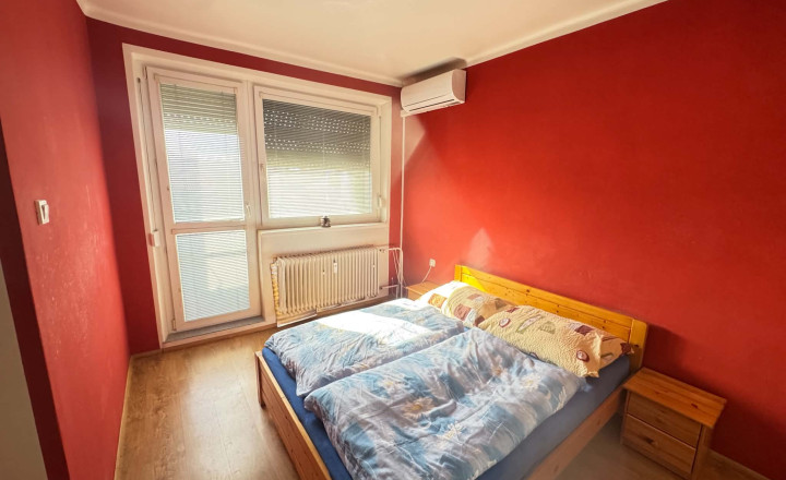 Exkluzívne! Predám 3 izbový byt s loggiou v obci Bajč - fotografia 3