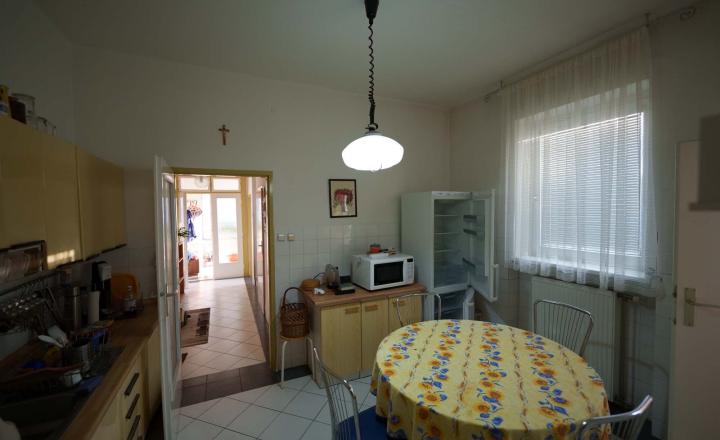 Predám rodinný dom v Nových Zámkoch - fotografia 4