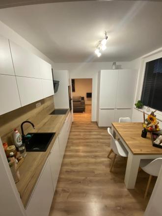 Prenajmem pekný 3 izbový byt s balkónom v Nových Zámkoch - fotografia 1