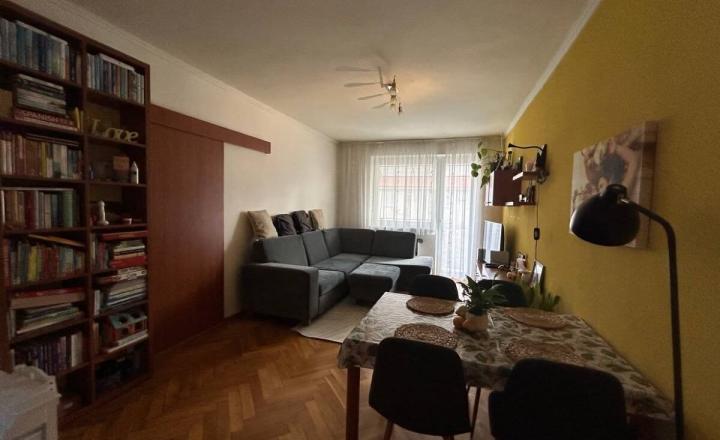 Predám tehlový 3 izbový byt s balkónom v Nových Zámkoch - fotografia 3