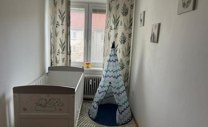 Predám tehlový 3 izbový byt s balkónom v Nových Zámkoch - fotografia 5