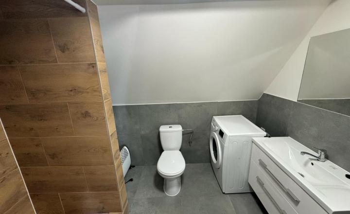 Prenajmem klimatizovaný 2 izbový byt v Nových Zámkoch - fotografia 3