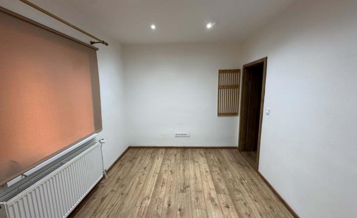 Prenajmem rodinný dom v Nesvadoch - fotografia 4