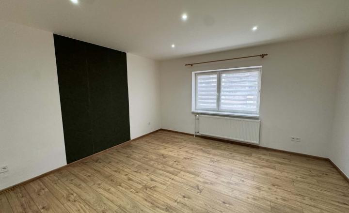 Prenajmem rodinný dom v Nesvadoch - fotografia 1